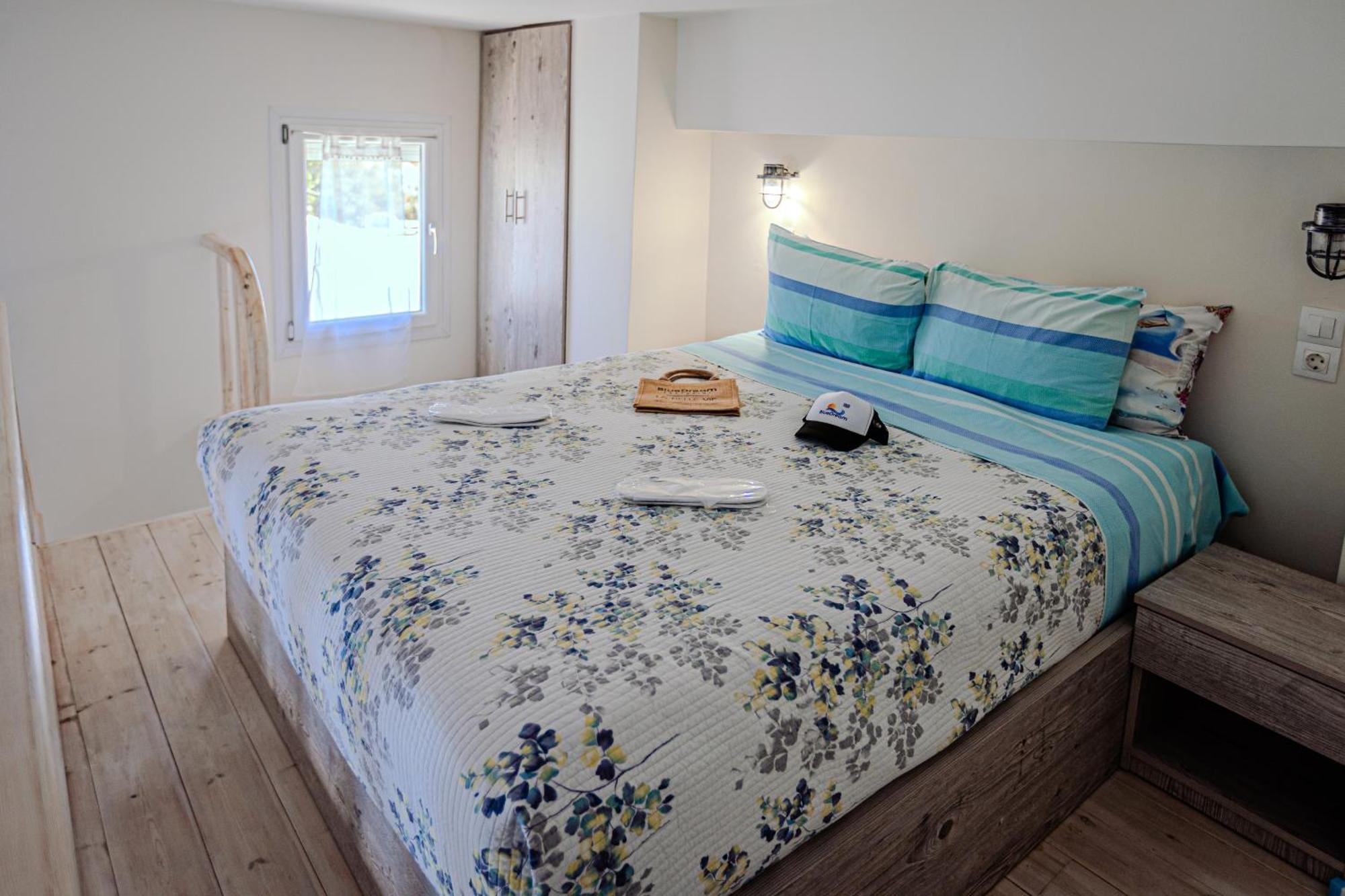 Blue Dream - Santorini Apartment Kamari  Bagian luar foto