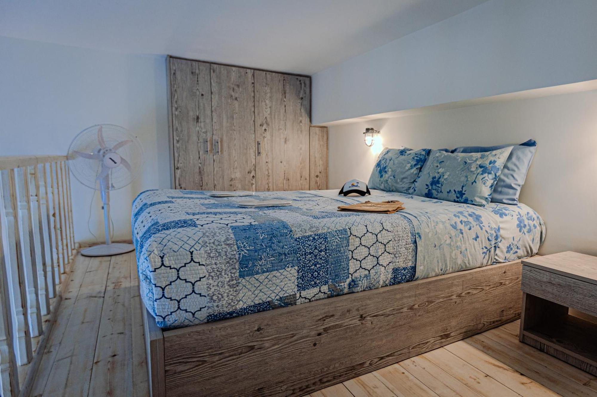 Blue Dream - Santorini Apartment Kamari  Bagian luar foto